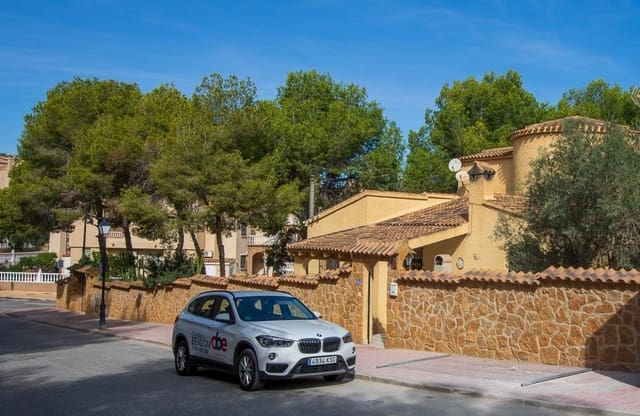 6 sovrum Villa till salu i Villamartin, Orihuela med pool garage - 450 000 € (Ref: 8575443)