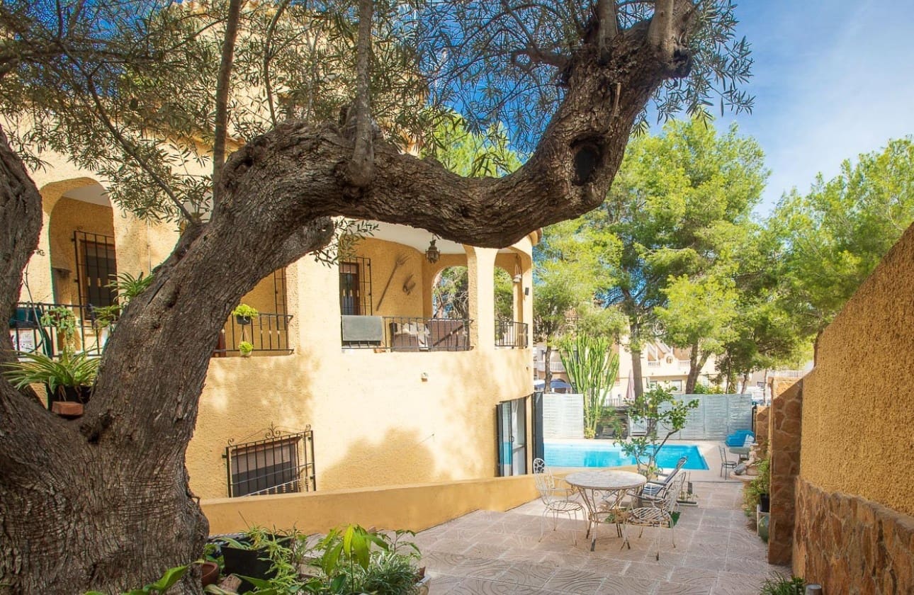 6 sovrum Villa till salu i Villamartin med pool garage - 450 000 € (Ref: 8575443)