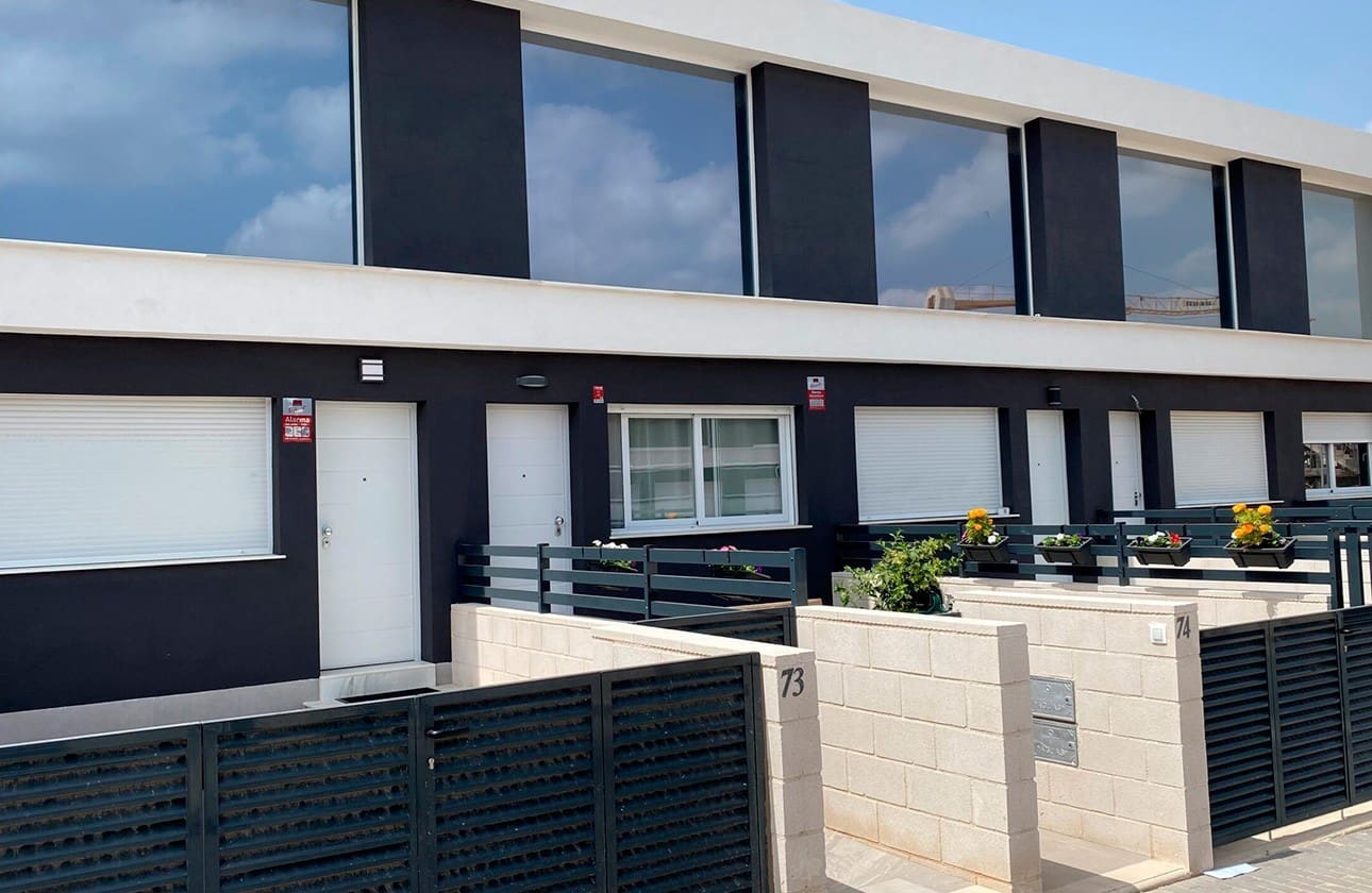 3 makuuhuone Omakotitalo myytävänä paikassa Gran Alacant mukana uima-altaan 
autotalli - 270 000 € (Ref: 8676729)