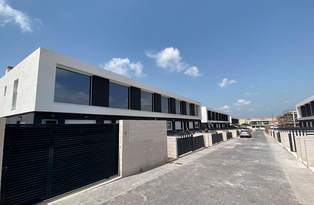 3 makuuhuone Omakotitalo myytävänä paikassa Gran Alacant mukana uima-altaan 
autotalli - 270 000 € (Ref: 8676729)