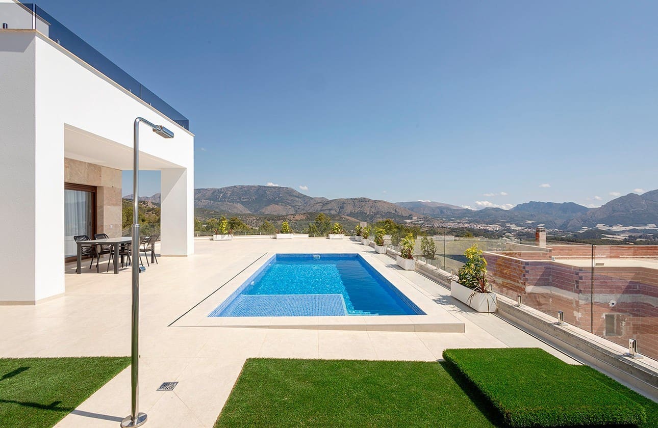 3 bedroom Villa for sale in Polop with pool garage - € 598,000 (Ref: 8796715)