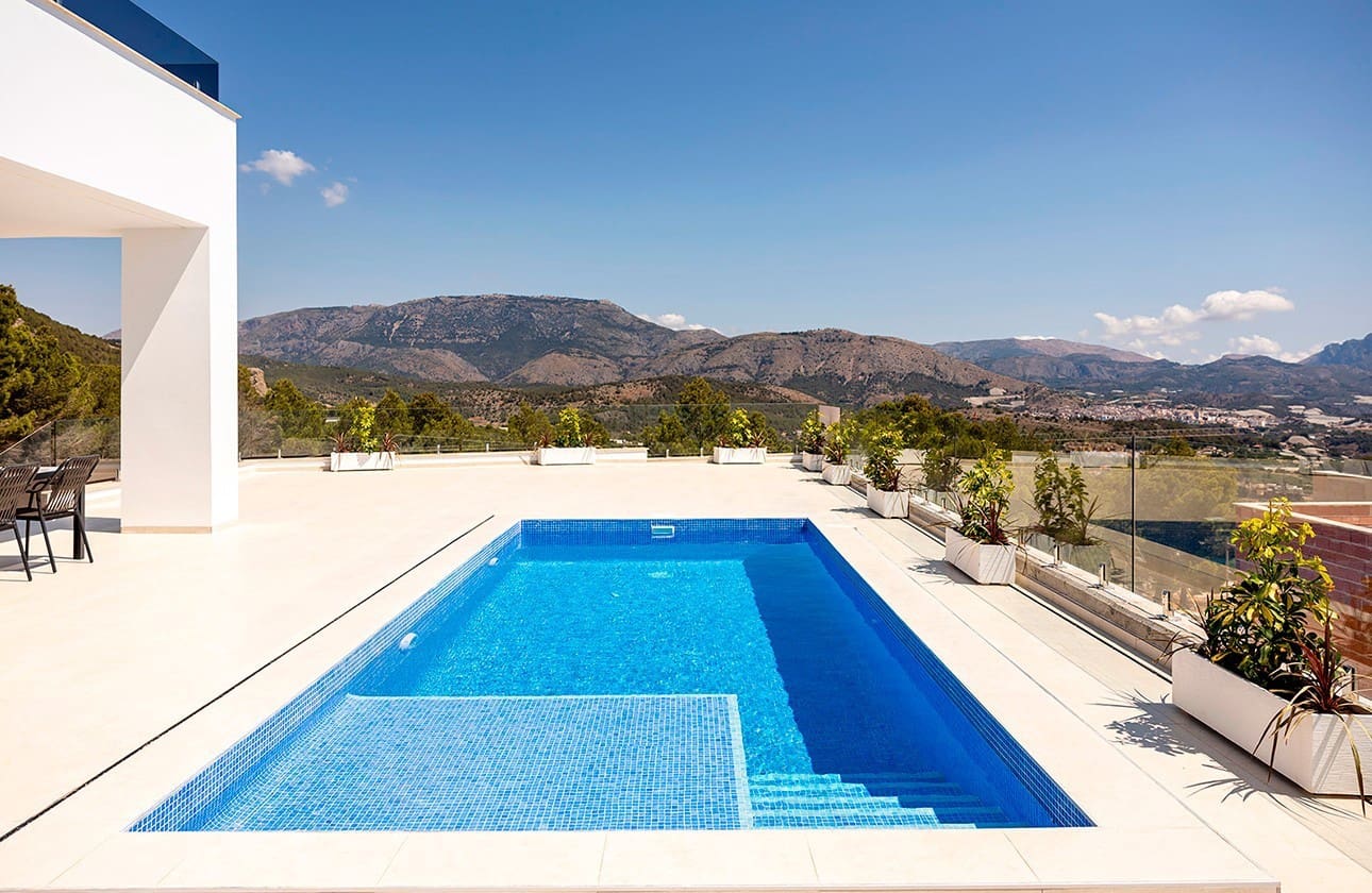 3 bedroom Villa for sale in Polop with pool garage - € 598,000 (Ref: 8796715)