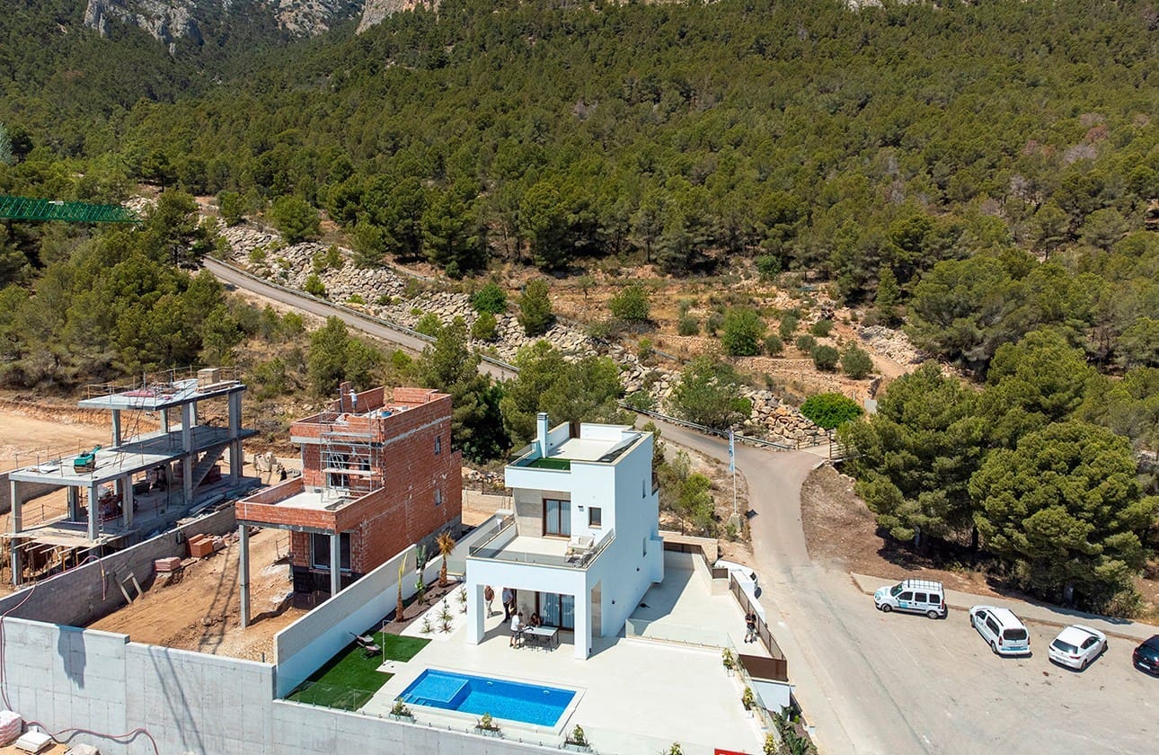 3 bedroom Villa for sale in Polop with pool garage - € 598,000 (Ref: 8796715)