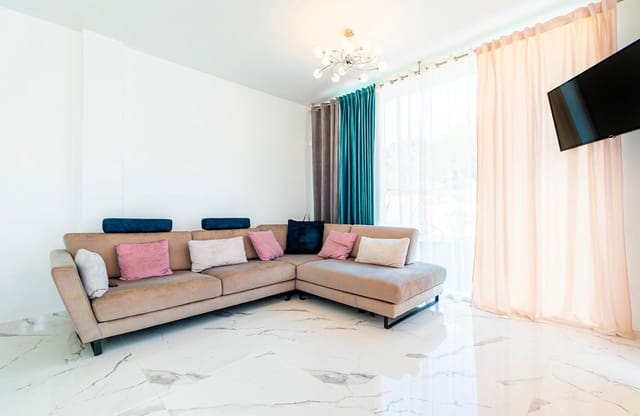 3 soverom Villa til salgs i Villamartin, Orihuela med svømmebasseng garasje - € 575 000 (Ref: 8842288)