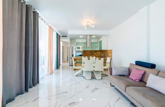 3 soverom Villa til salgs i Villamartin, Orihuela med svømmebasseng garasje - € 575 000 (Ref: 8842288)