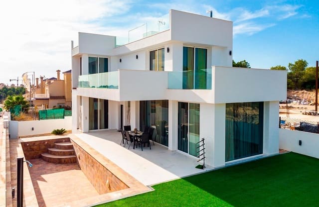 3 soverom Villa til salgs i Villamartin, Orihuela med svømmebasseng garasje - € 575 000 (Ref: 8842288)