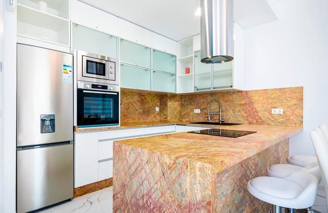 3 soverom Villa til salgs i Villamartin, Orihuela med svømmebasseng garasje - € 575 000 (Ref: 8842288)