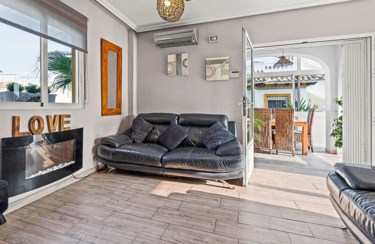 4 sypialnia Willa na sprzedaż w Playa Flamenca z basenem - 399 000 € (Ref: 8846043)