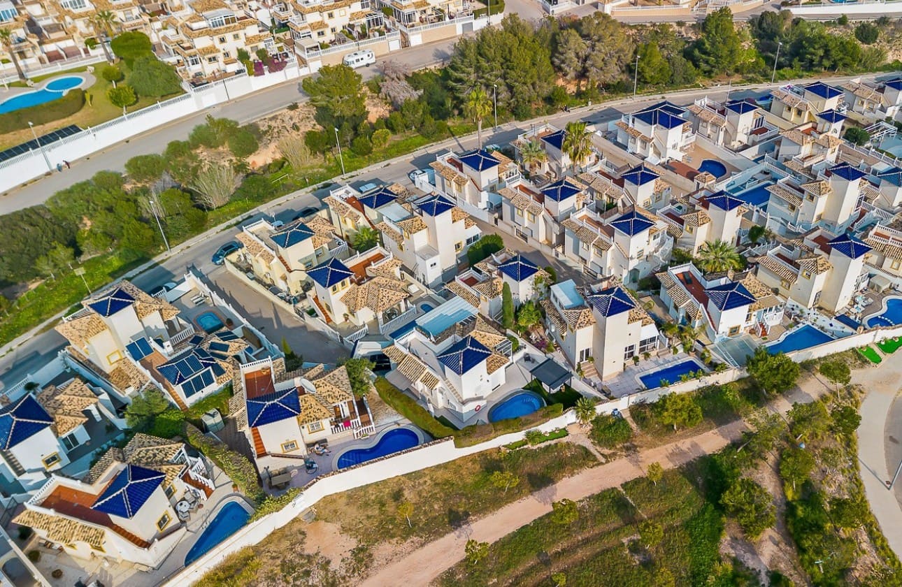 4 sypialnia Willa na sprzedaż w Playa Flamenca z basenem - 399 000 € (Ref: 8846043)