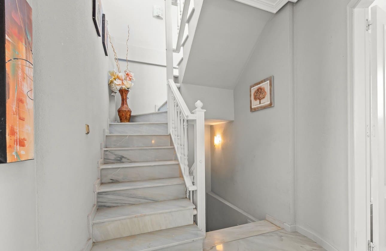 4 sypialnia Willa na sprzedaż w Playa Flamenca z basenem - 399 000 € (Ref: 8846043)