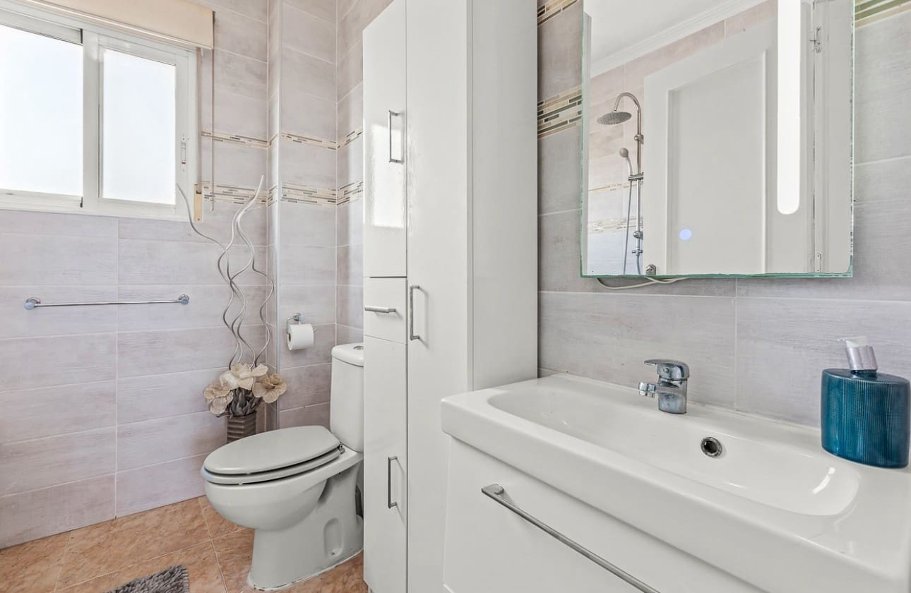 4 sypialnia Willa na sprzedaż w Playa Flamenca z basenem - 399 000 € (Ref: 8846043)