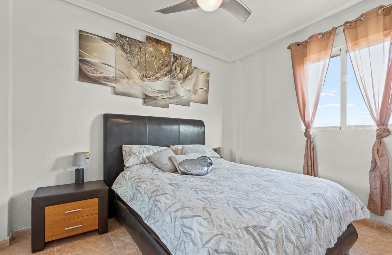 4 sypialnia Willa na sprzedaż w Playa Flamenca z basenem - 399 000 € (Ref: 8846043)