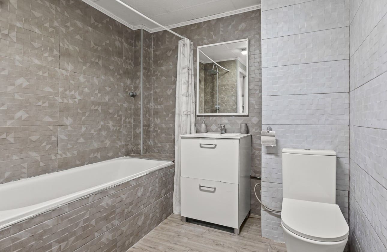 4 sypialnia Willa na sprzedaż w Playa Flamenca z basenem - 399 000 € (Ref: 8846043)