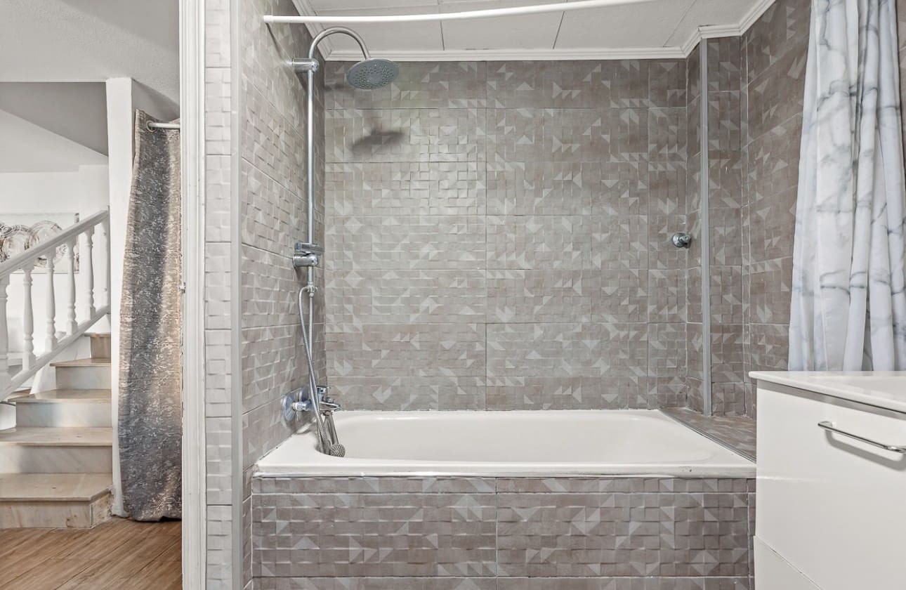 4 sypialnia Willa na sprzedaż w Playa Flamenca z basenem - 399 000 € (Ref: 8846043)