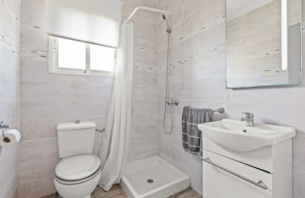 4 sypialnia Willa na sprzedaż w Playa Flamenca z basenem - 399 000 € (Ref: 8846043)