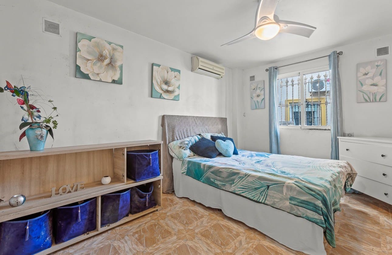 4 sypialnia Willa na sprzedaż w Playa Flamenca z basenem - 399 000 € (Ref: 8846043)