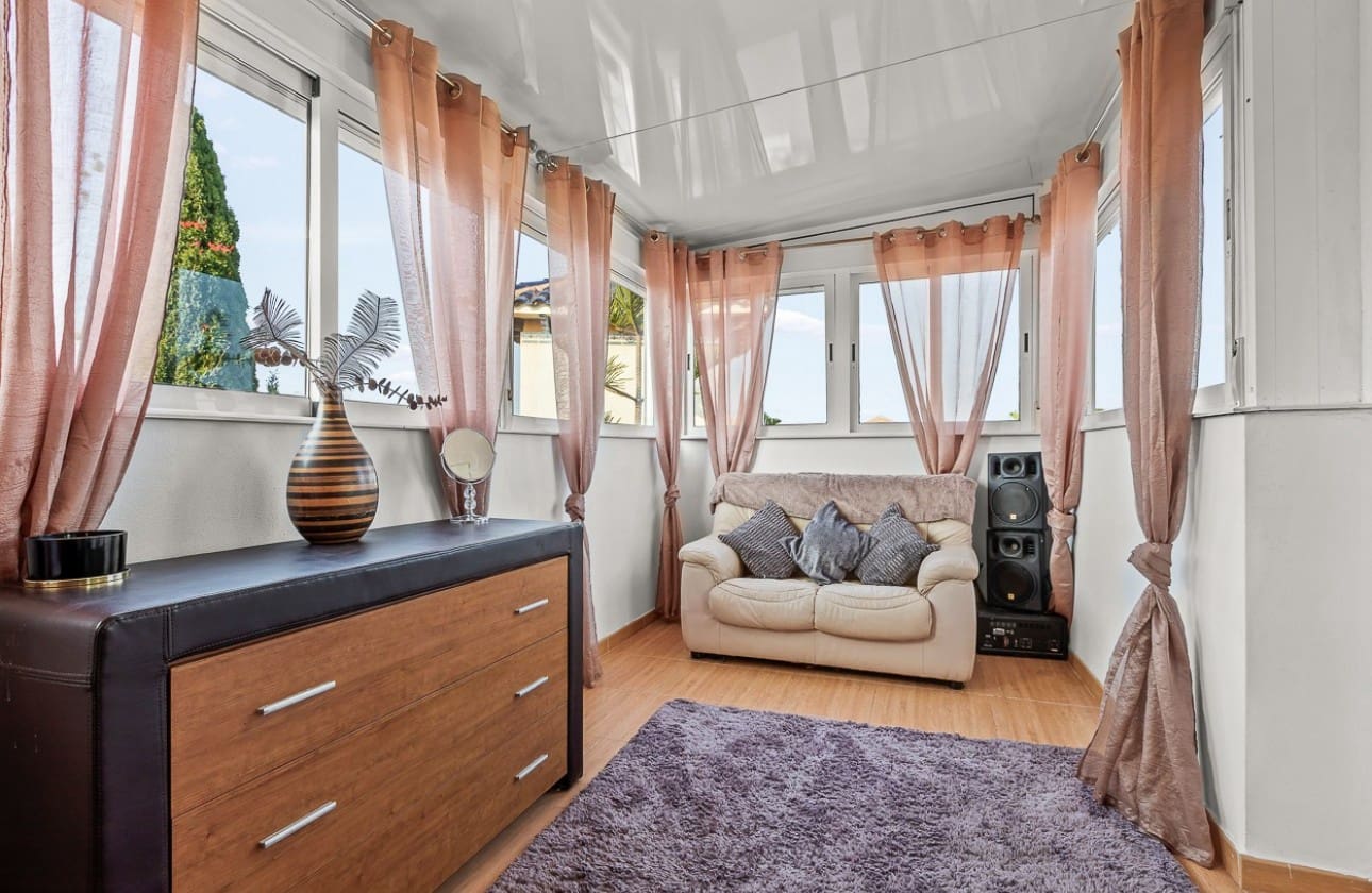 4 sypialnia Willa na sprzedaż w Playa Flamenca z basenem - 399 000 € (Ref: 8846043)