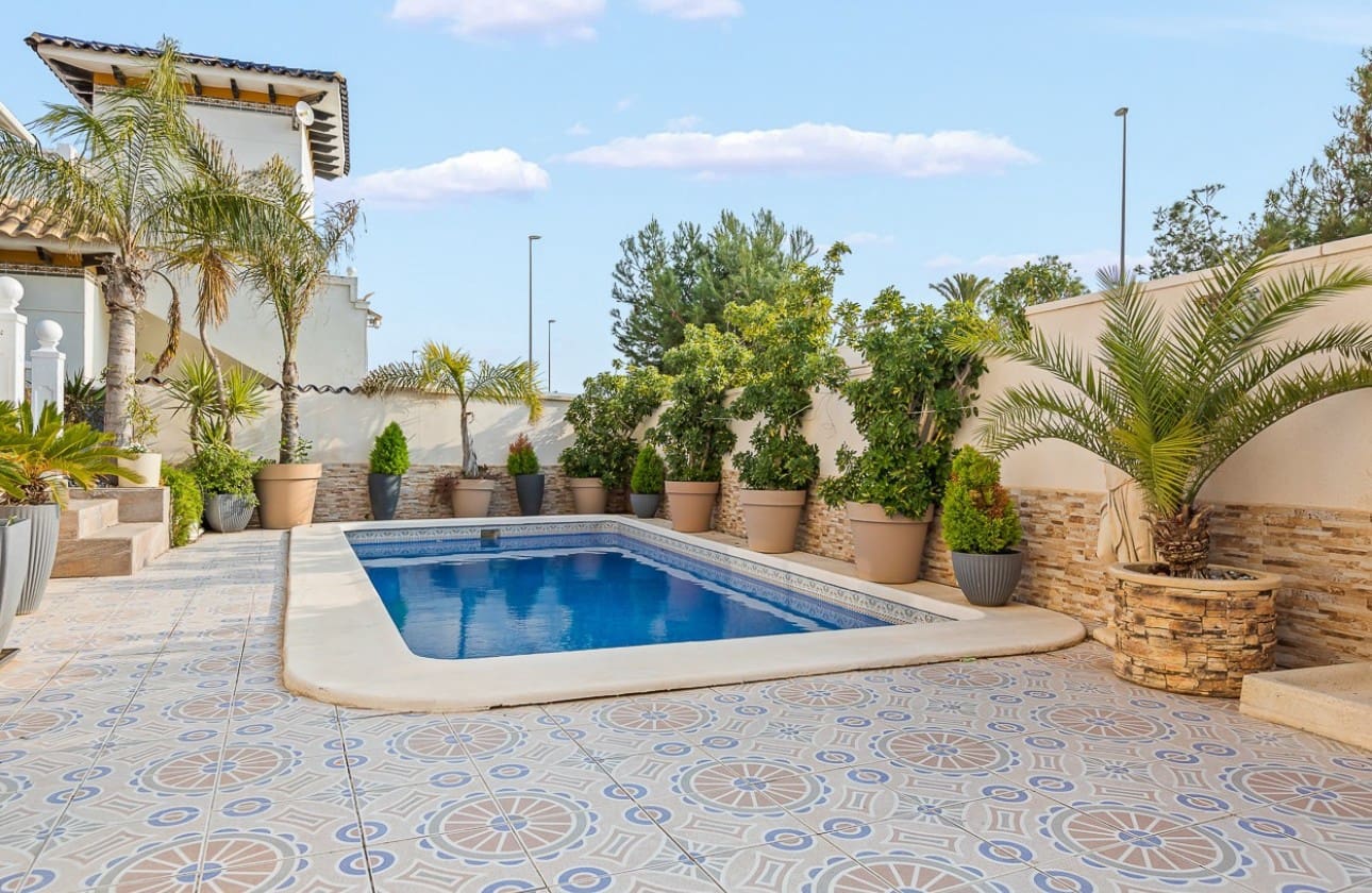 4 sypialnia Willa na sprzedaż w Playa Flamenca z basenem - 399 000 € (Ref: 8846043)