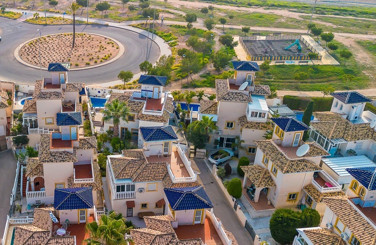 4 sypialnia Willa na sprzedaż w Playa Flamenca z basenem - 399 000 € (Ref: 8846043)