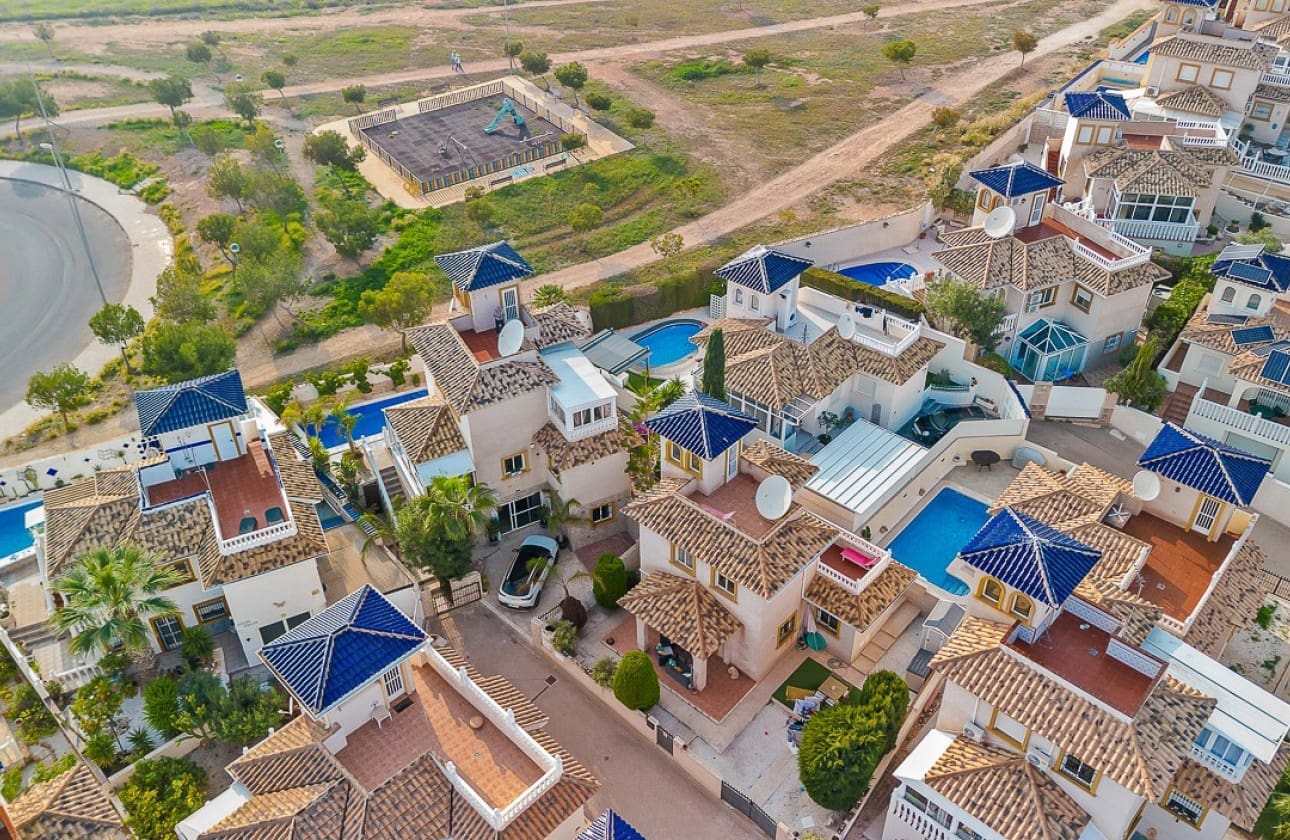 4 sypialnia Willa na sprzedaż w Playa Flamenca z basenem - 399 000 € (Ref: 8846043)