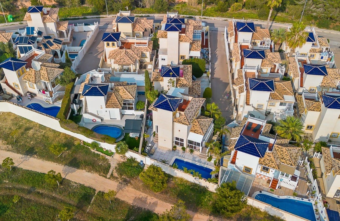 4 sypialnia Willa na sprzedaż w Playa Flamenca z basenem - 399 000 € (Ref: 8846043)