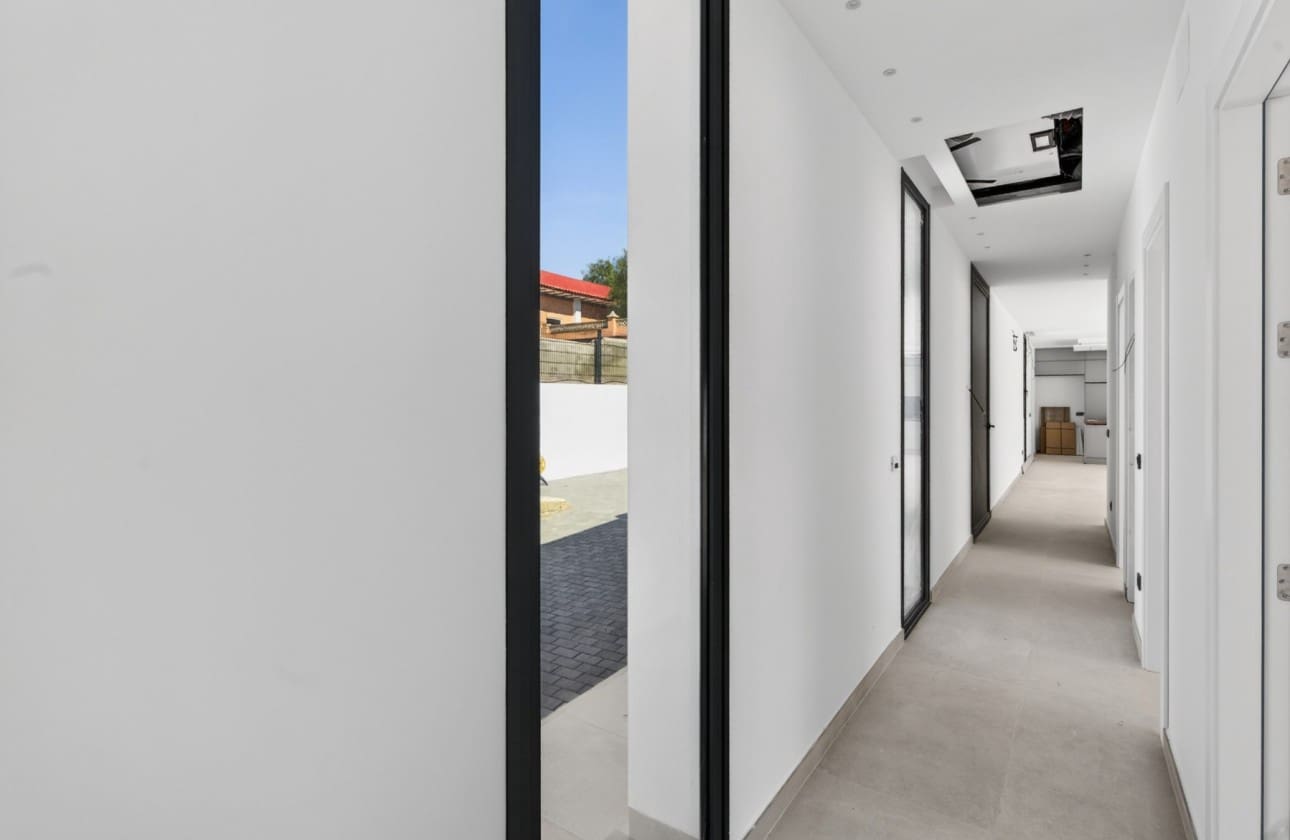 Chalet de 4 habitaciones en Busot en venta con piscina garaje - 850.000 € (Ref: 8853128)