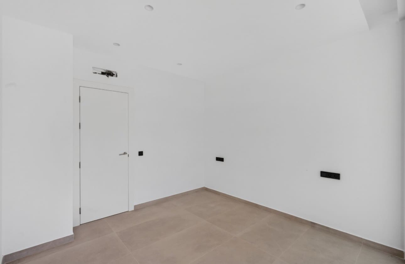 Chalet de 4 habitaciones en Busot en venta con piscina garaje - 850.000 € (Ref: 8853128)