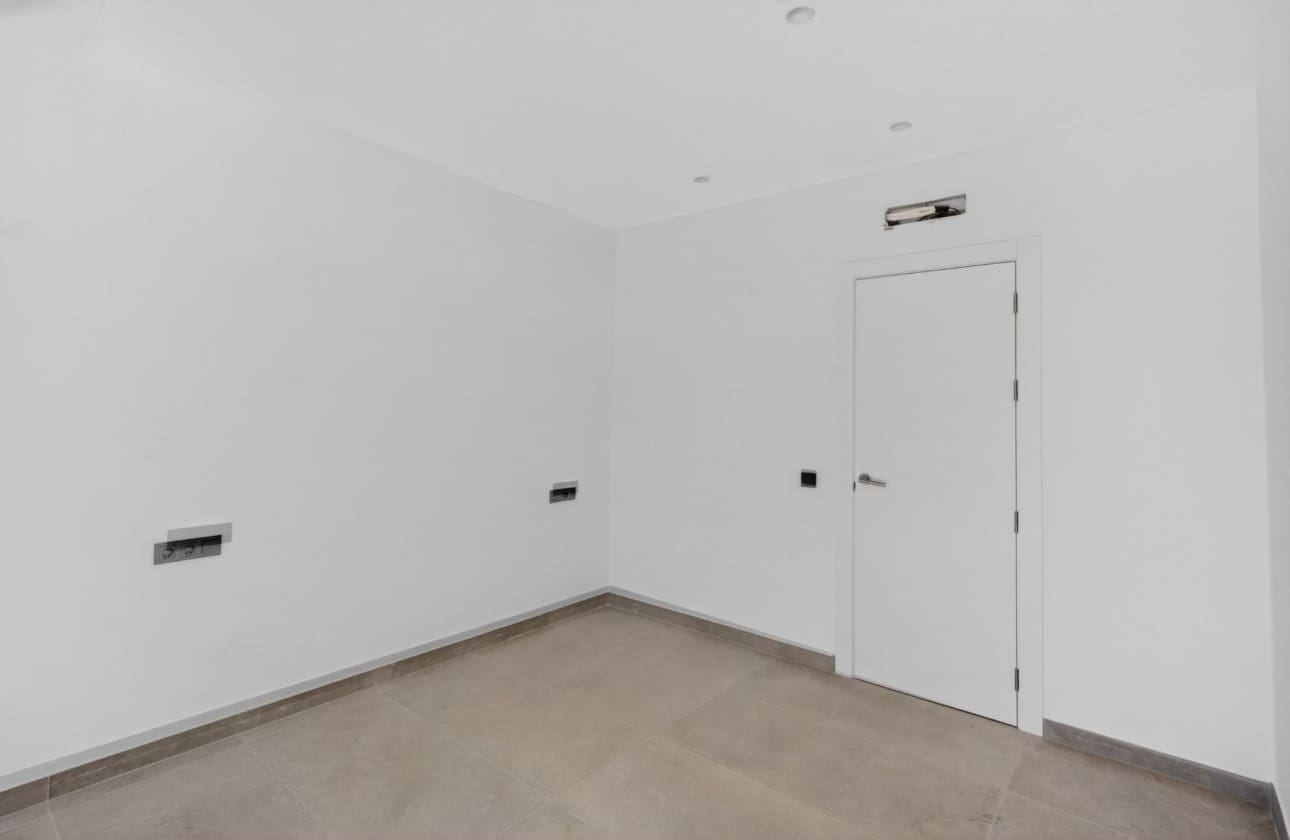 Chalet de 4 habitaciones en Busot en venta con piscina garaje - 850.000 € (Ref: 8853128)