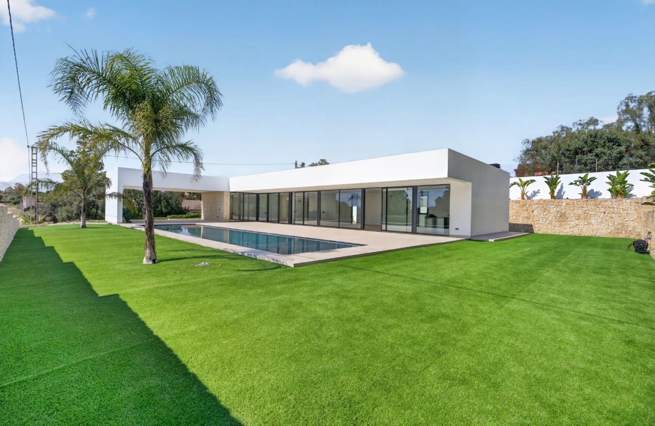 Chalet de 4 habitaciones en Busot en venta con piscina garaje - 850.000 € (Ref: 8853128)