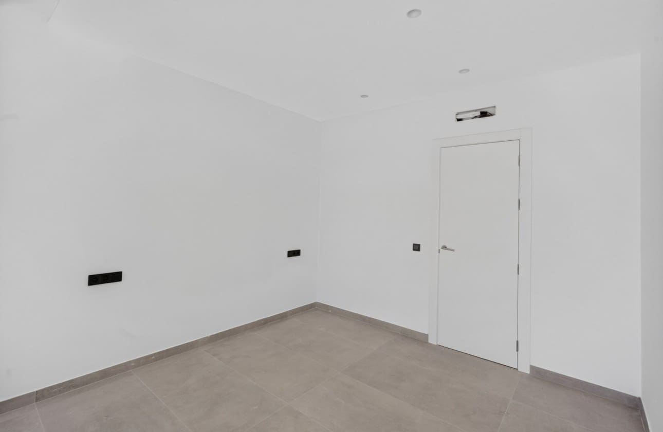 Chalet de 4 habitaciones en Busot en venta con piscina garaje - 850.000 € (Ref: 8853128)