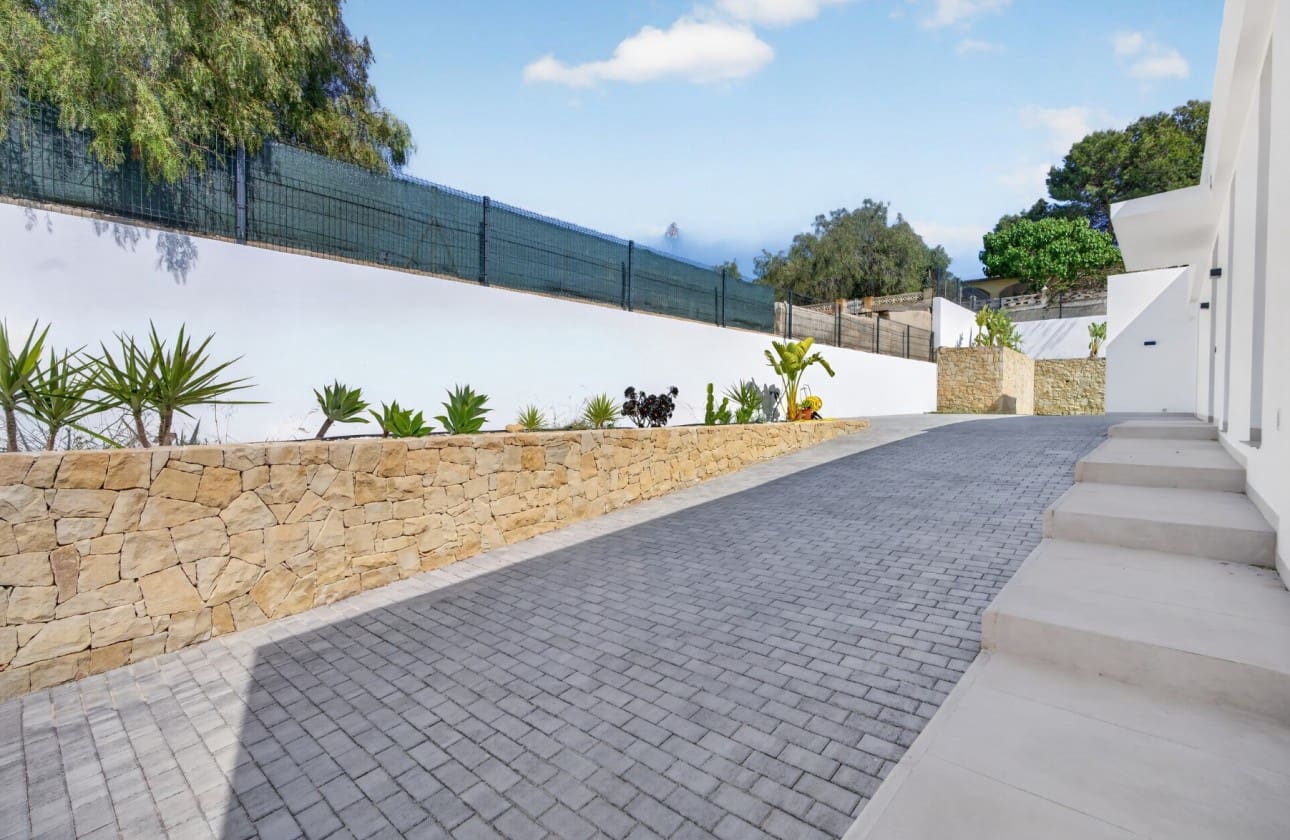 Chalet de 4 habitaciones en Busot en venta con piscina garaje - 850.000 € (Ref: 8853128)