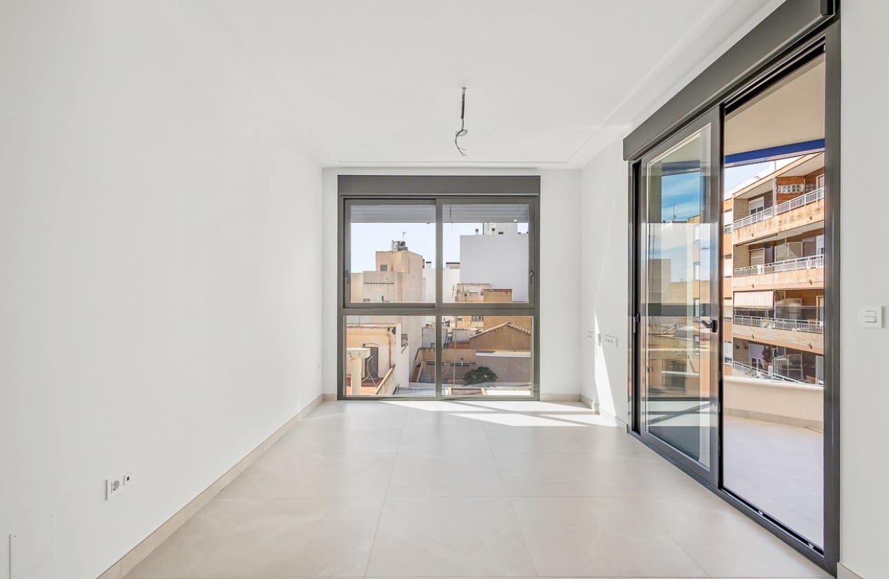 2 chambre Appartement à vendre à Torrevieja avec piscine - 319 900 € (Ref: 8866263)