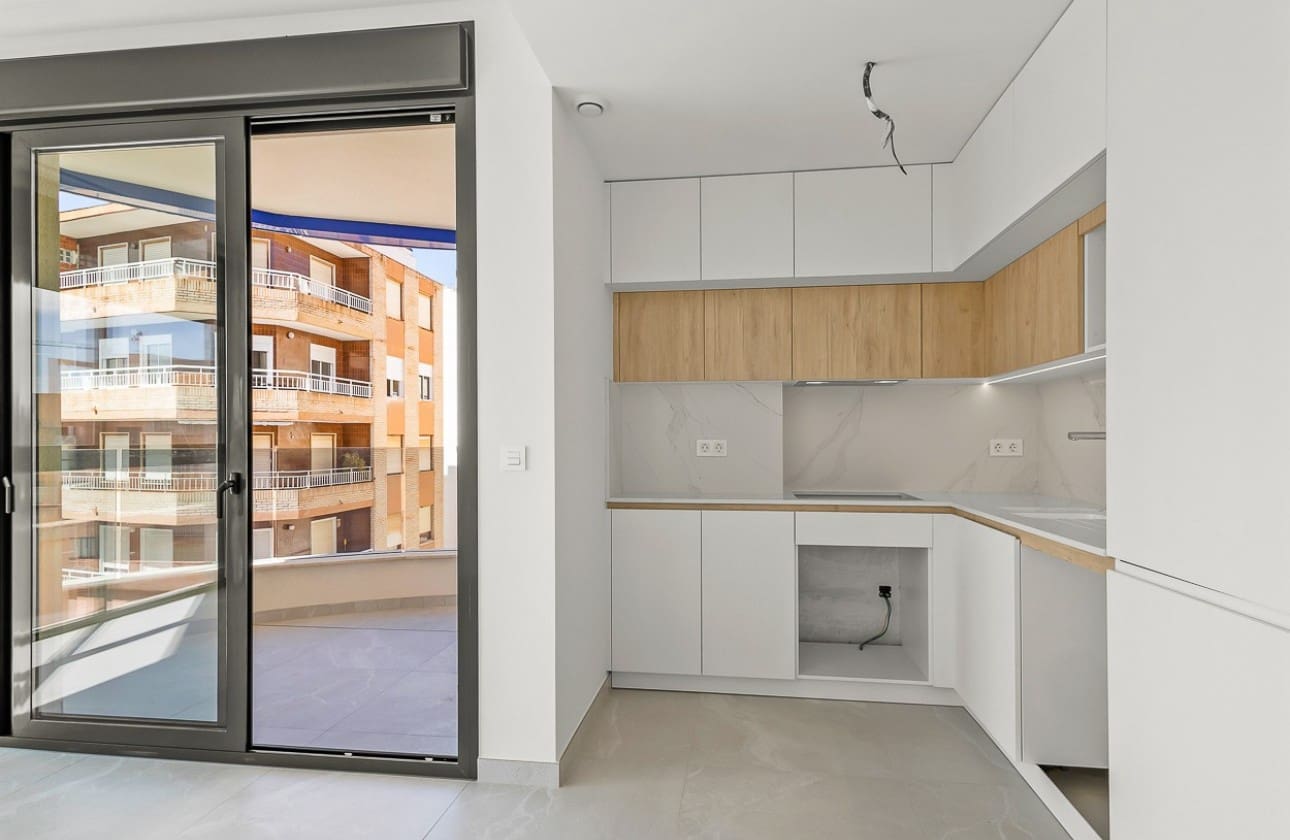 2 chambre Appartement à vendre à Torrevieja avec piscine - 319 900 € (Ref: 8866263)