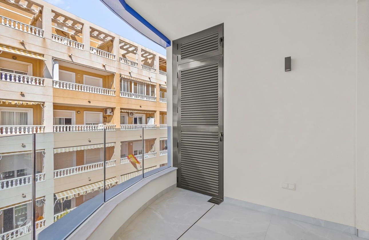 2 chambre Appartement à vendre à Torrevieja avec piscine - 319 900 € (Ref: 8866263)