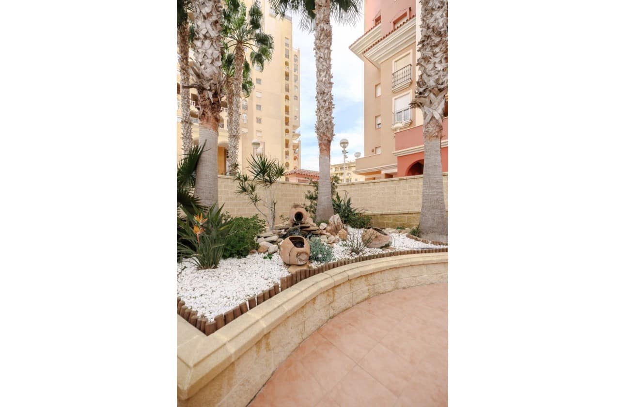 2 soveværelse Lejlighed til salg i Torrevieja med swimmingpool - € 225.000 (Ref: 8901321)