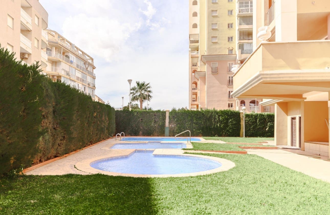 2 soveværelse Lejlighed til salg i Torrevieja med swimmingpool - € 225.000 (Ref: 8901321)