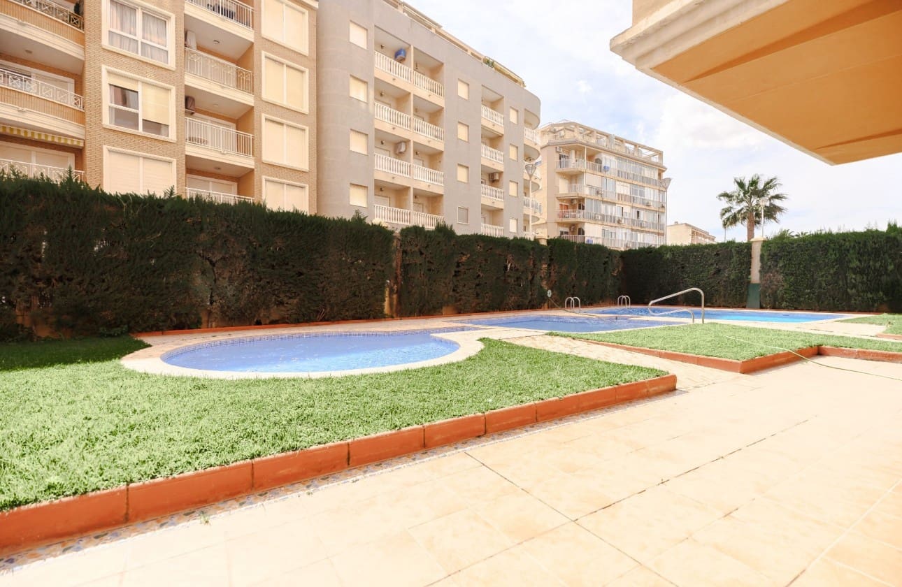 2 soveværelse Lejlighed til salg i Torrevieja med swimmingpool - € 225.000 (Ref: 8901321)