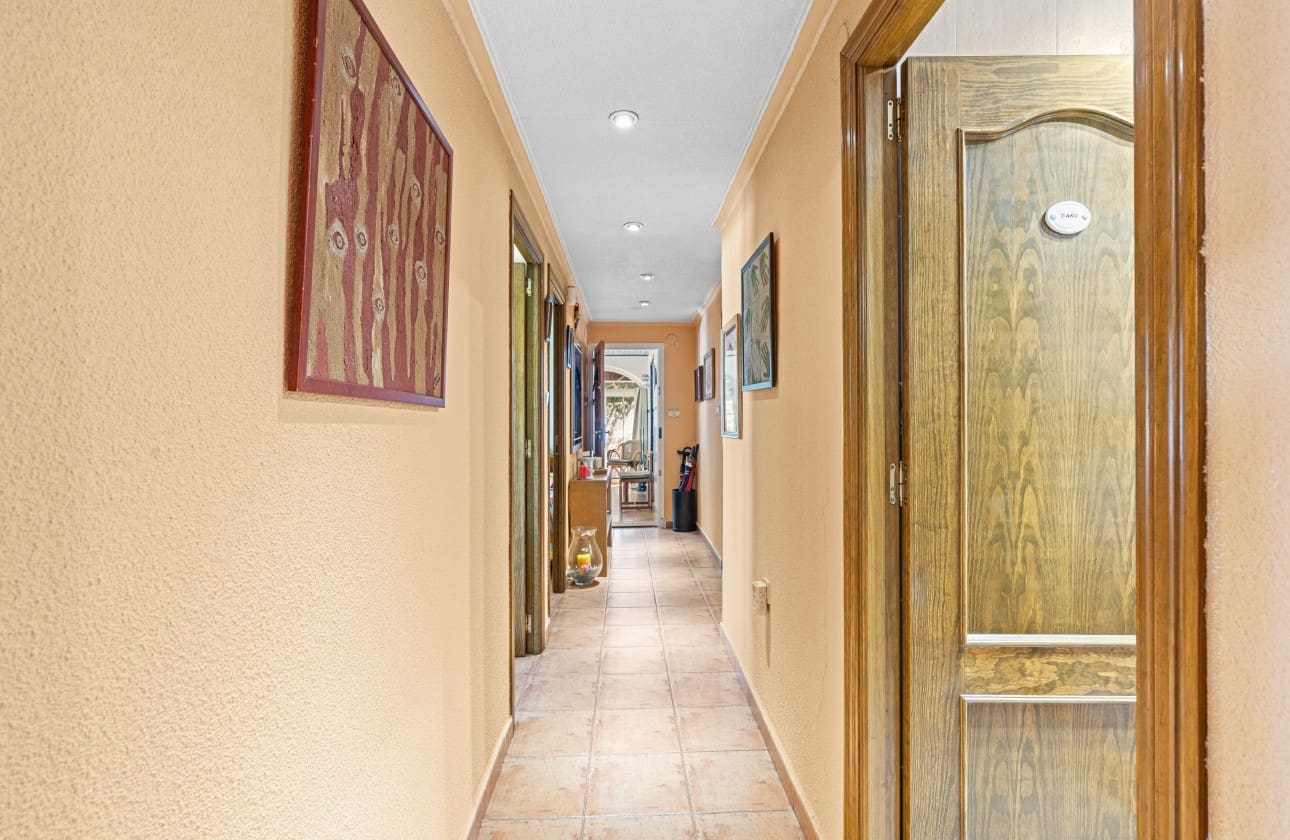 8 soveværelse Villa til salg i El Altet med garage - € 679.000 (Ref: 8953372)