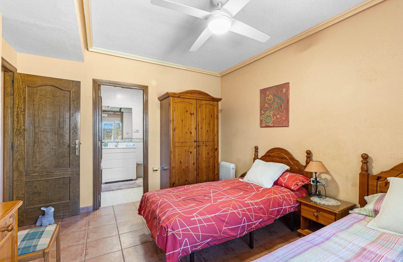 8 soveværelse Villa til salg i El Altet med garage - € 679.000 (Ref: 8953372)