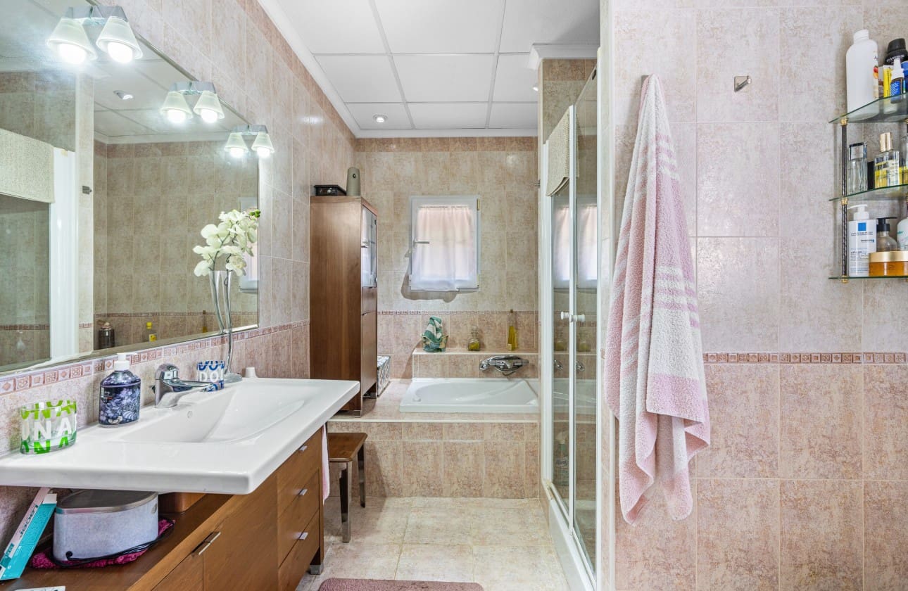 8 soveværelse Villa til salg i El Altet med garage - € 679.000 (Ref: 8953372)