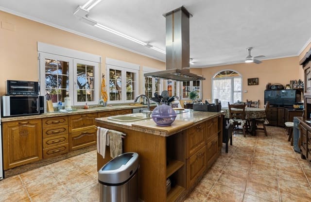 8 soveværelse Villa til salg i El Altet, Elche / Elx med garage - € 679.000 (Ref: 8953372)