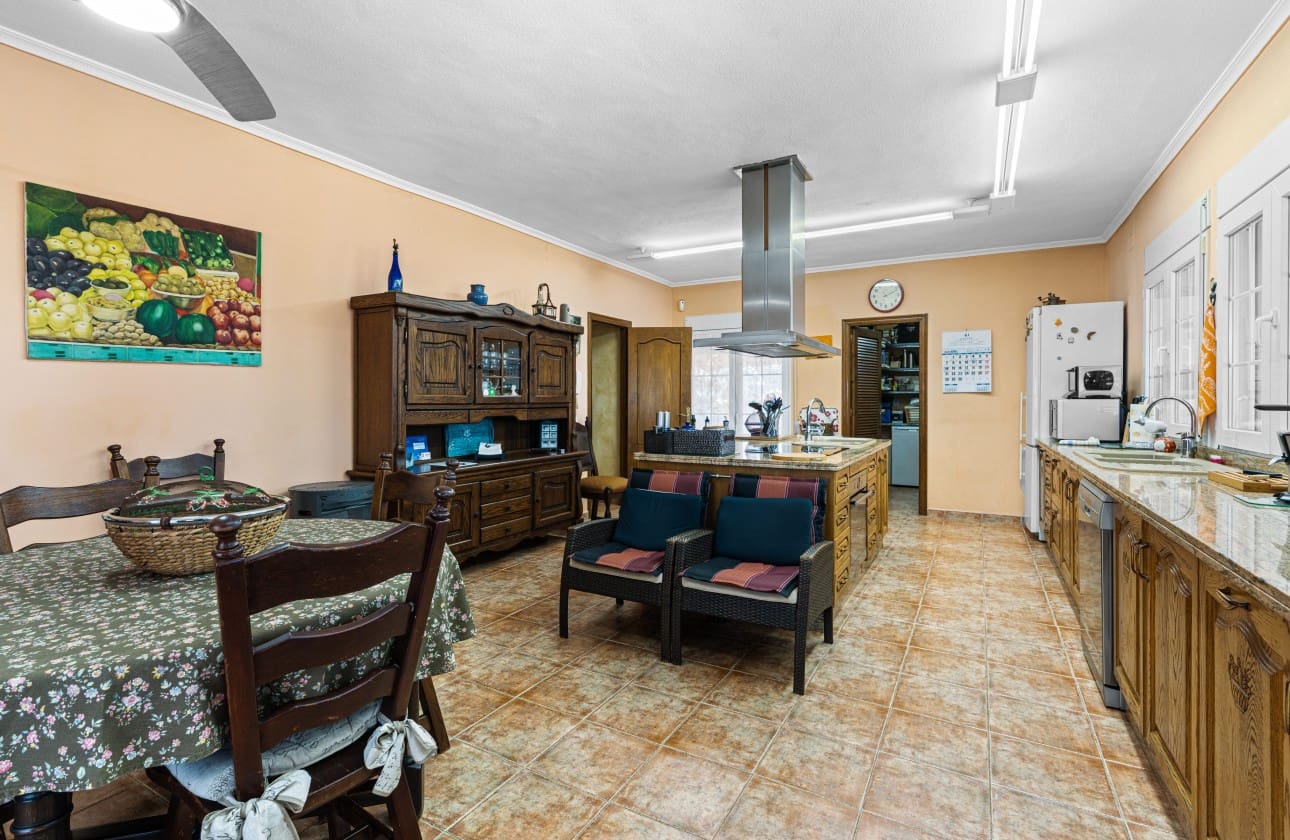 8 soveværelse Villa til salg i El Altet med garage - € 679.000 (Ref: 8953372)