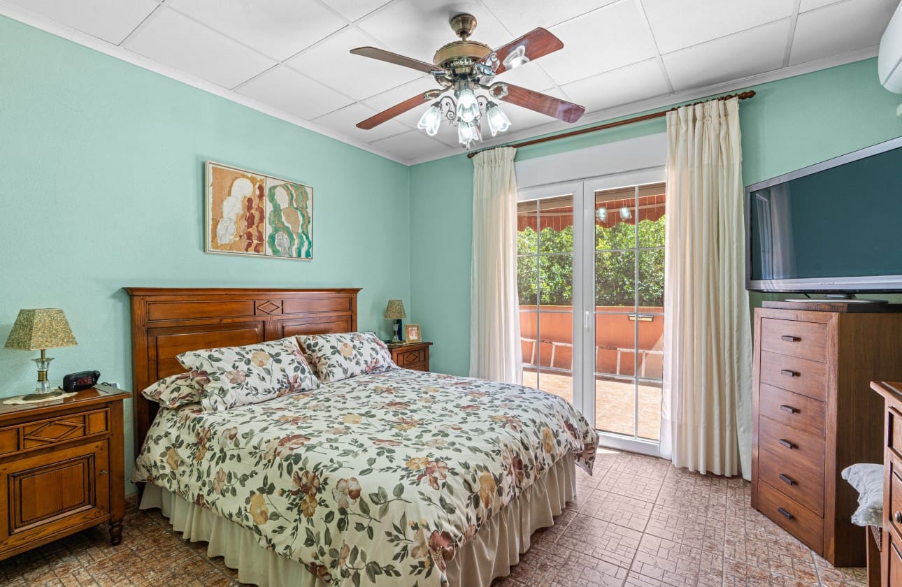 8 soveværelse Villa til salg i El Altet med garage - € 679.000 (Ref: 8953372)