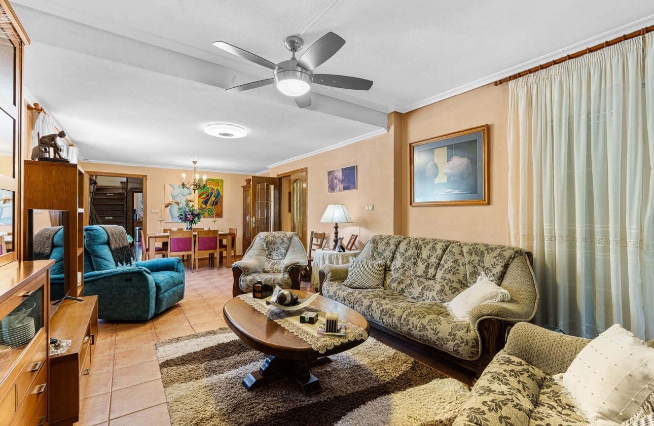 8 soveværelse Villa til salg i El Altet med garage - € 679.000 (Ref: 8953372)