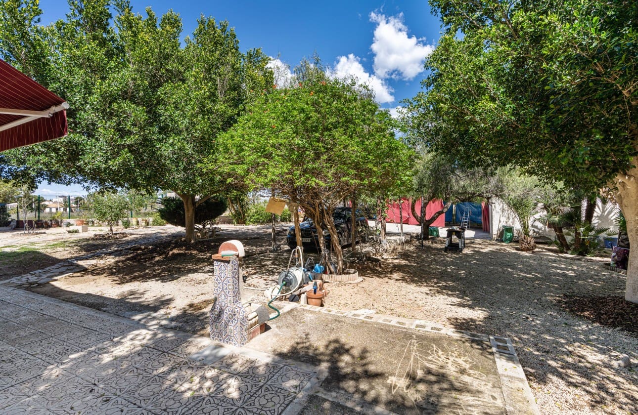 8 soveværelse Villa til salg i El Altet med garage - € 679.000 (Ref: 8953372)