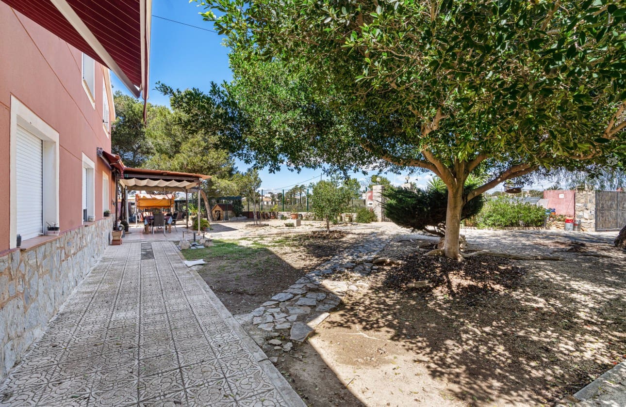 8 soveværelse Villa til salg i El Altet med garage - € 679.000 (Ref: 8953372)