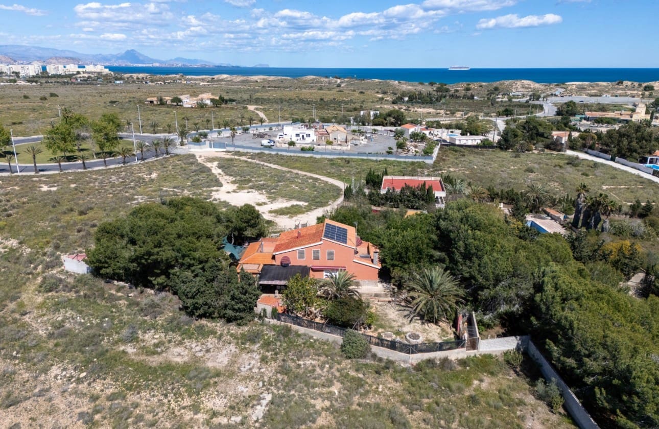 8 soveværelse Villa til salg i El Altet med garage - € 679.000 (Ref: 8953372)