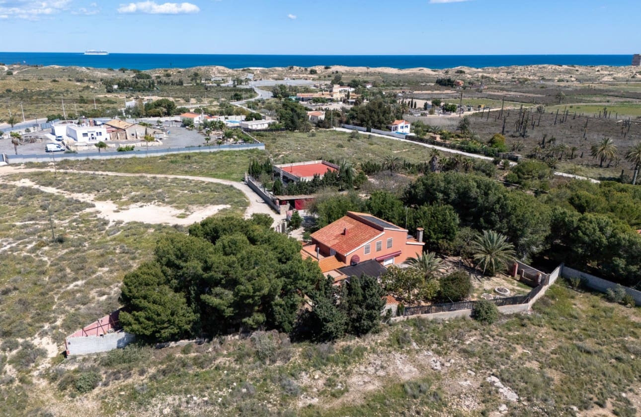 8 soveværelse Villa til salg i El Altet med garage - € 679.000 (Ref: 8953372)