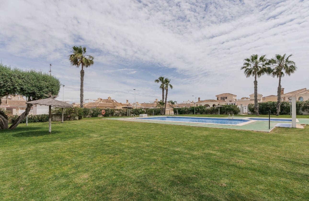 3 soveværelse Villa til salg i Gran Alacant med swimmingpool garage - € 525.000 (Ref: 8981842)