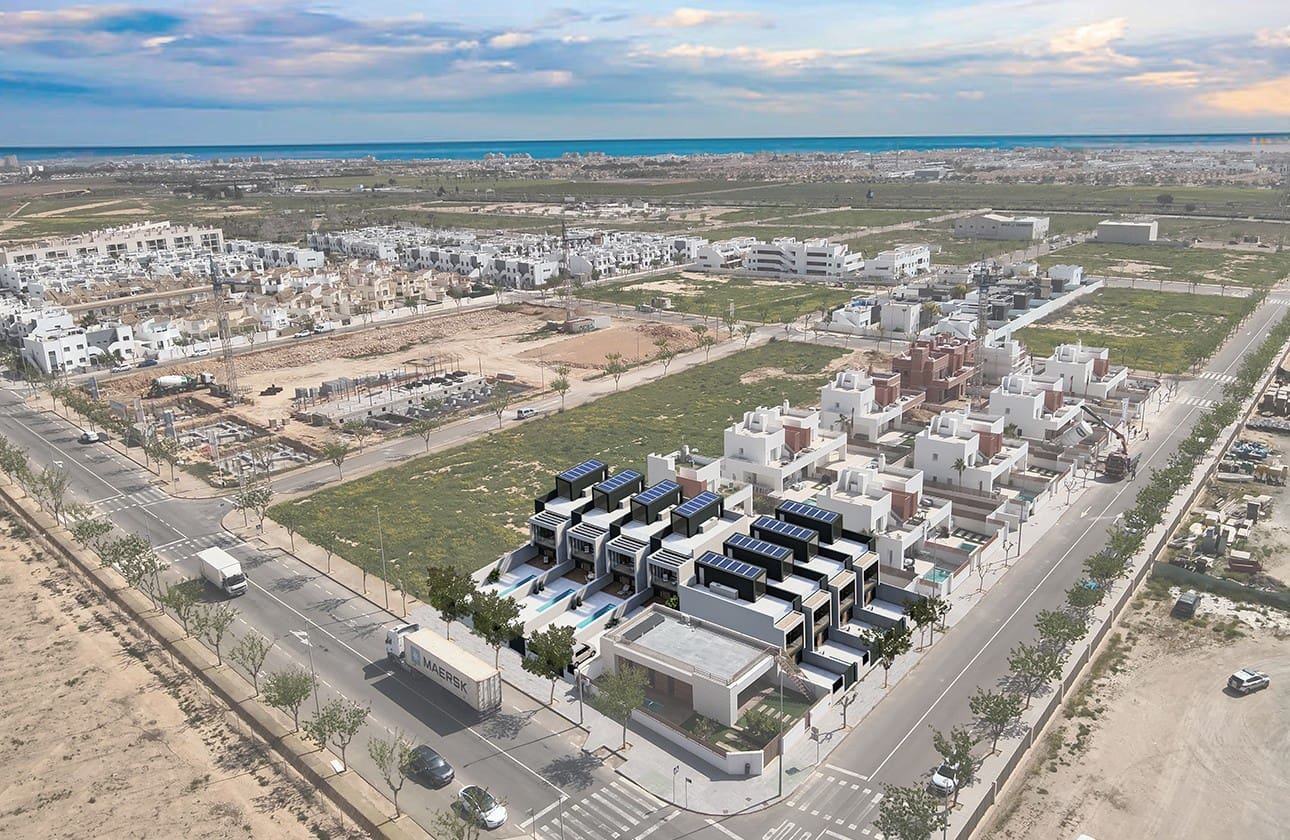 Pareado de 3 habitaciones en Pilar de la Horadada en venta con piscina - 396.000 € (Ref: 8983378)